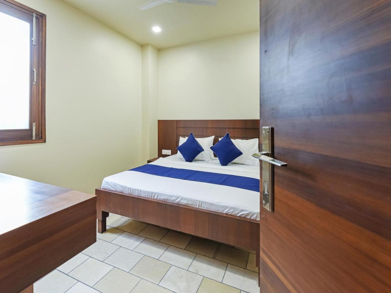 Fabexpress Marigold I Hotell New Delhi Exteriör bild