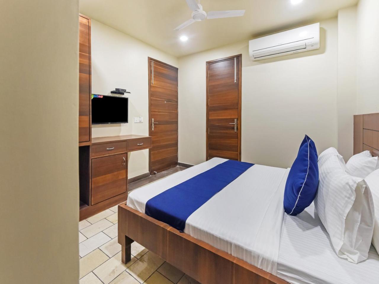 Fabexpress Marigold I Hotell New Delhi Exteriör bild